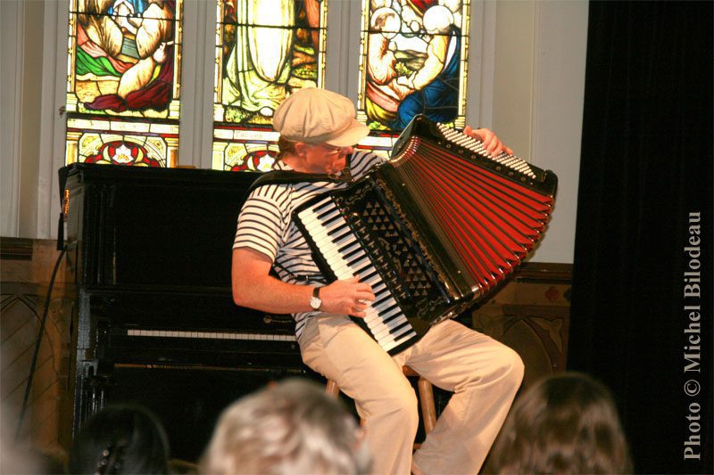 mbabromontl - LeFrancophile L'accordéoniste Mario Bruneau